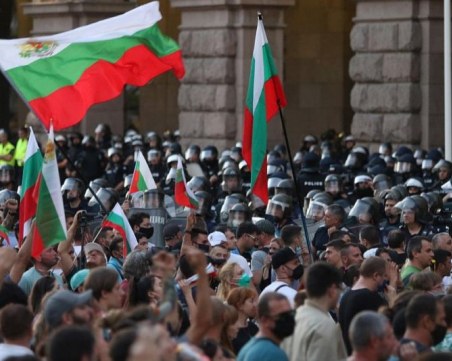 По-малко полицаи на протестите заради COVID-19