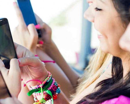 Какво е номофобия и знаете ли, че има голяма вероятност да страдате от нея?