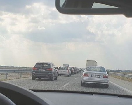 Катастрофа затвори магистралата край Пловдив! Движението се отбива