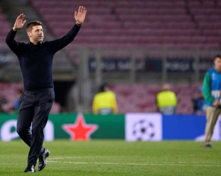 Почетино открехна вратата към Барса, след като я затвори преди години