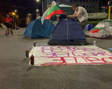 Протестиращи блокираха още едно кръстовище в София