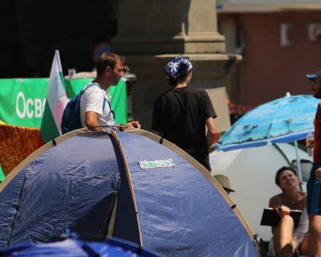 Блокадата на трите ключови кръстовища в София е от 50 души с  48 палатки и 20 шатри