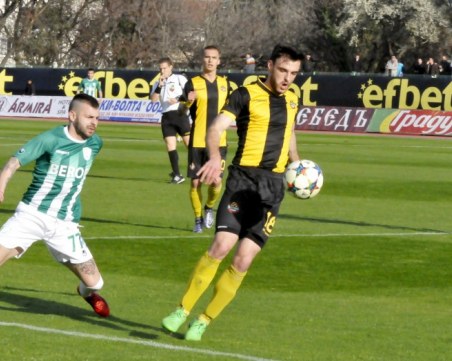 Ботев се раздели с четирима футболисти