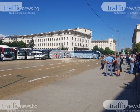 Туроператорите излизат на митинг
