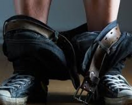 Вулгарно: Мъж си свали панталона на детска площадка в Кючука, оглежда майките и децата