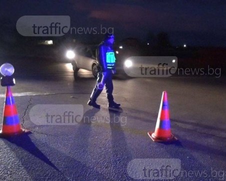 Екшън на пловдивско кръстовище: Шофьор псува и ругае, чупи стъкло на камион