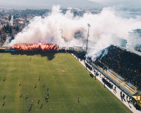 Фенове на Ботев изкупуват виртуални билети за мача с Локо