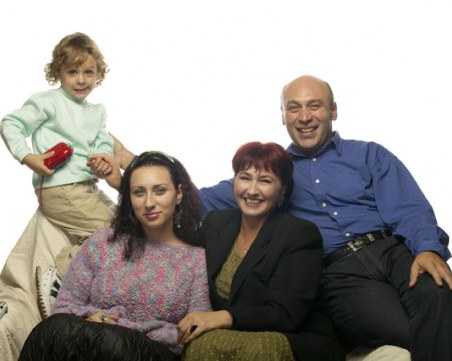 ЛаФамилия Лафазанови: Живеем в пълноЛудие – здравомислещият е заразно болен, подчиненият е здрав