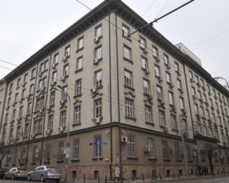 Официално: Вдигат заплатите в 28 държавни институции