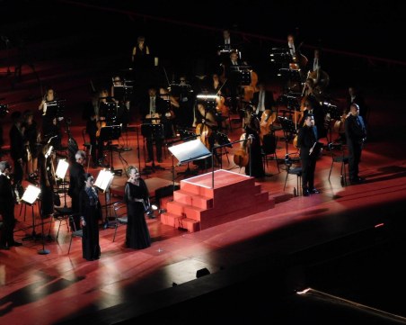 Ученичка на Райна Кабаиванска пя на Арена ди Верона в памет на жертвите на COVID-19