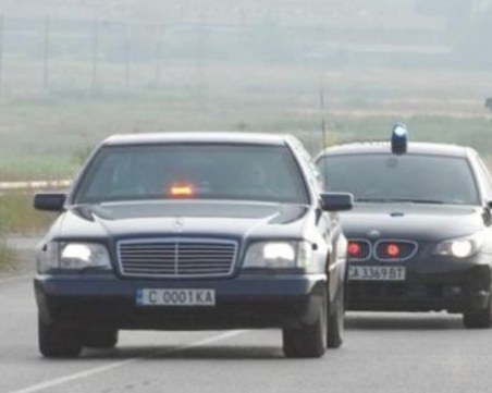 Мерцедес удари автомобил на НСО