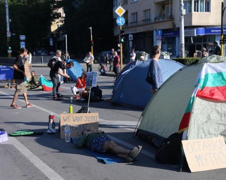 Столичани на бунт срещу блокадите, внесоха подписка в прокуратурата