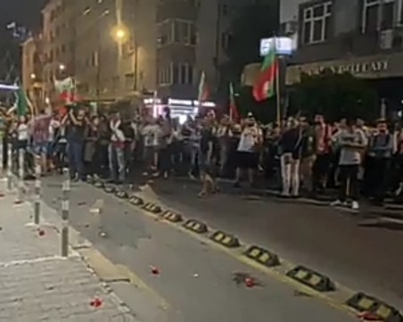 Яйца полетяха към централата на НФСБ