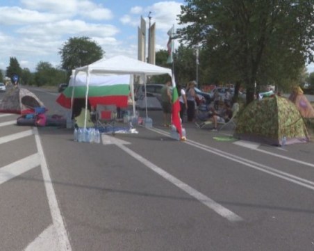 Падна и палатковият лагер на пътя Стара Загора - Хасково