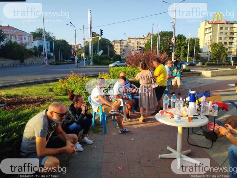 Полицията премахана палатковите лагери в Пловдив и София