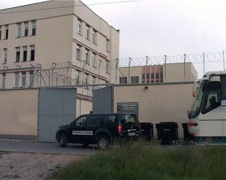 Бежанският лагер в Бусманци пламна от COVID-19,  дезинфектират го