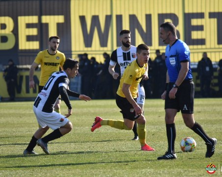 Денят дойде! Ремонтираният Ботев срещу хитовия Локомотив