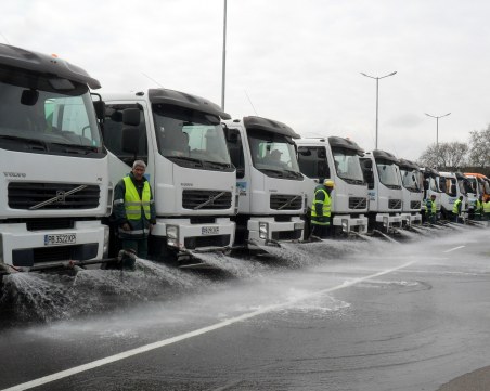 Преместете колите от шахтите: Ето кога ще ги почистват, ударно мият и пътищата в Пловдив