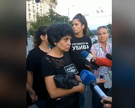 Протестираща заплаши да се самозапали на Орлов мост