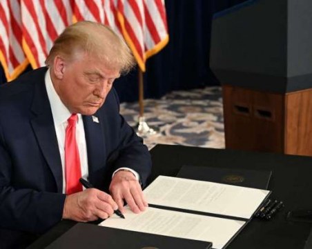 Тръмп подписа четири извънредни указа за борба с COVID-19, въпреки отказа на Конгреса