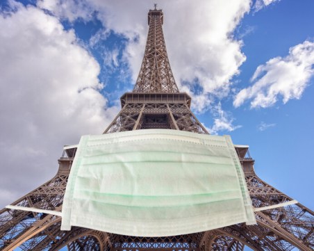 Започна се: И в Париж маските на открито стават задължителни