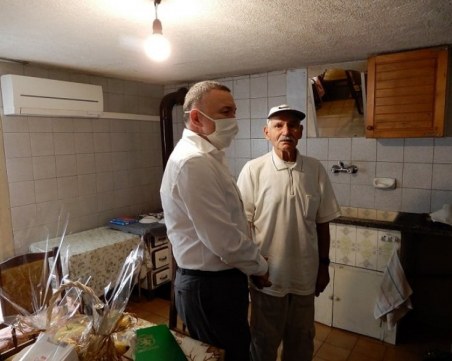 Дядо Димитър от Карлово навърши 102 години