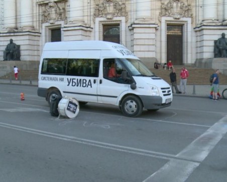 Протестиращи вдигнаха една от блокадите в София