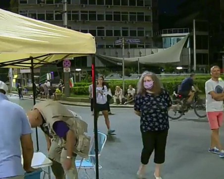 Отново разпънаха палатки пред Софийския университет