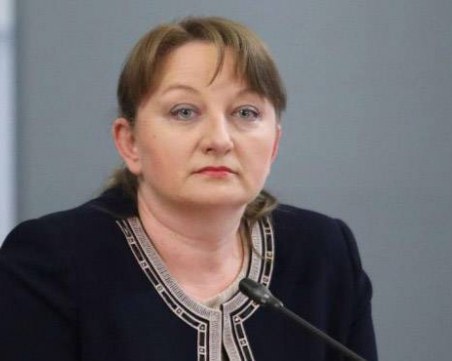 Сачева: Нужни са нови мерки, ако учениците минат на дистанционно обучение