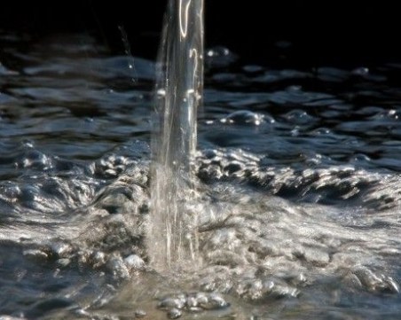 Водата - невидимият съюзник в поддържането на pH в телата ни