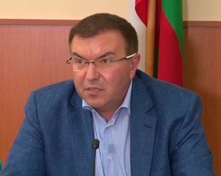 Здравният министър иска главата на директор на болница заради хаос с COVID-19 в областен град