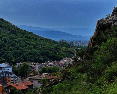 До обяд слънце, следобед – дъжд