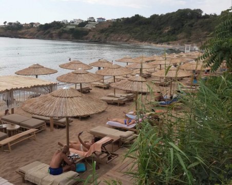 На къмпинг Черноморец: 3 лева - шезлонг, 5 лева - шалте