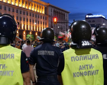 Напрежение на протестите! Пияни влязоха в палатковите лагери