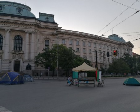 Отново блокираха ключово кръстовище в София с палатков лагер