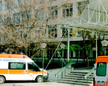 Лекар и още 2 медсестри от Спешна помощ в Пазарджик са с COVID-19