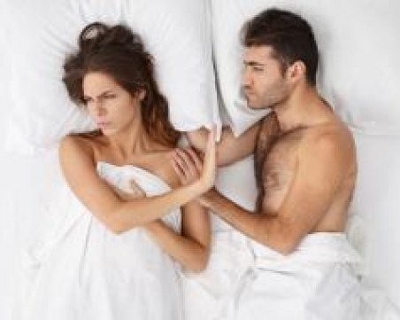 Мъж се самоуби заради липса на секс - арестуваха вдовицата му