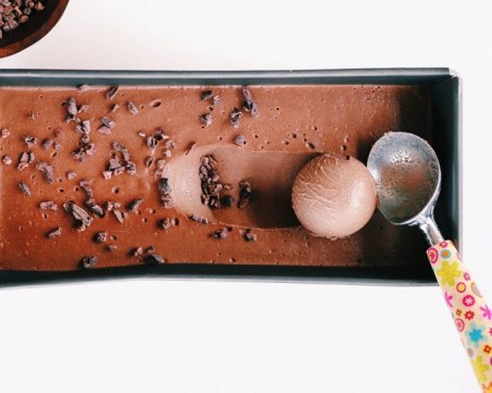 Сладолед Schwarzwald от три съставки, готов за пет минути