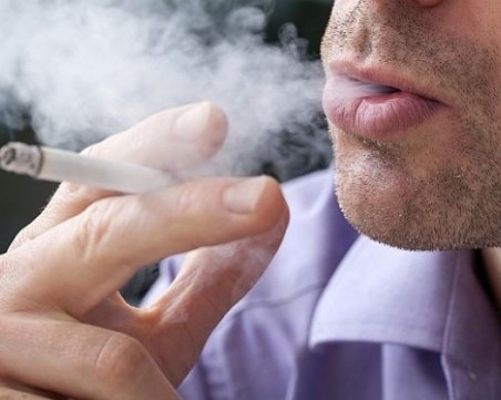 В Испания забраниха пушенето заради страх от COVID-19