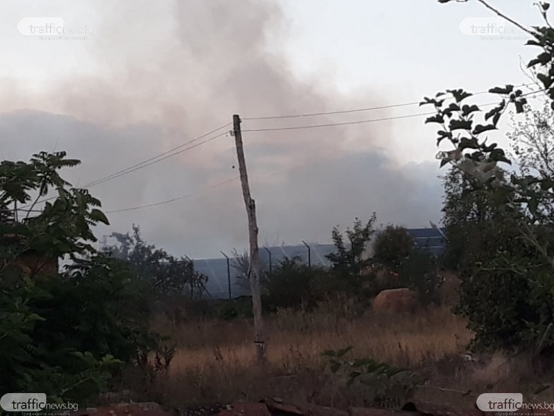 Пожар в село край Пловдив, два екипа са на място
