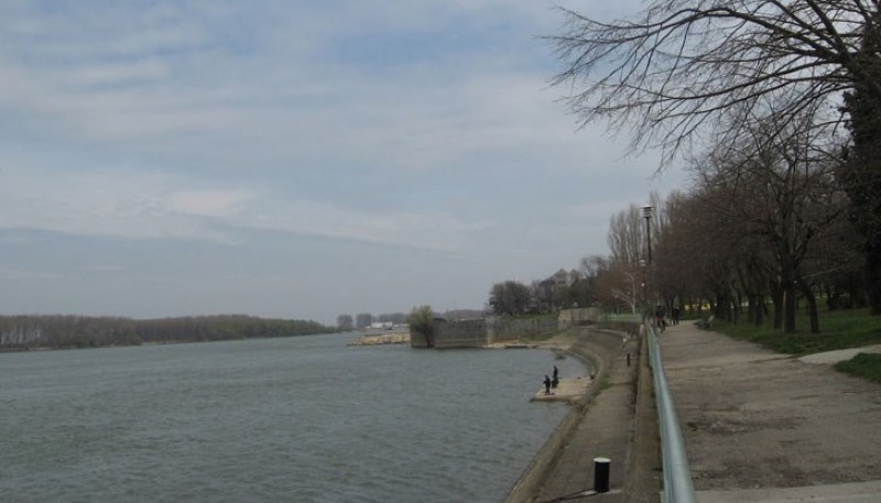 14-годишен изчезна в Дунав, издирват тялото му