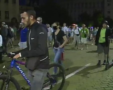 Протестъри от София аплодираха варненци, блокирали второ кръстовище