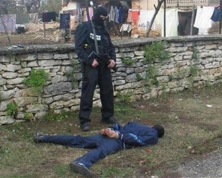 Ром с множество криминални прояви стои за кървавия инцидент в Пазарджик