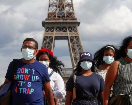 Франция връща част от мерките заради ръста на заразените, пускат служителите да работят у дома