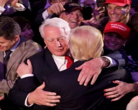 Почина по-малкият брат на Доналд Тръмп