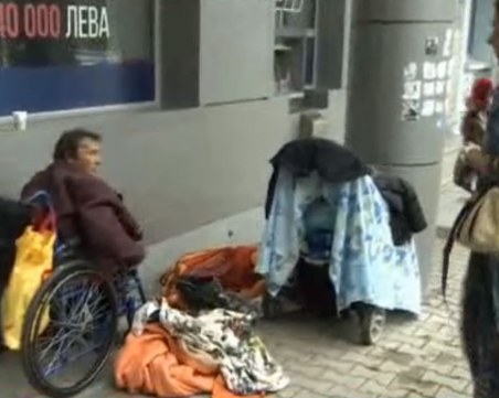 Ромски катун се засели край протестиращите на Орлов мост