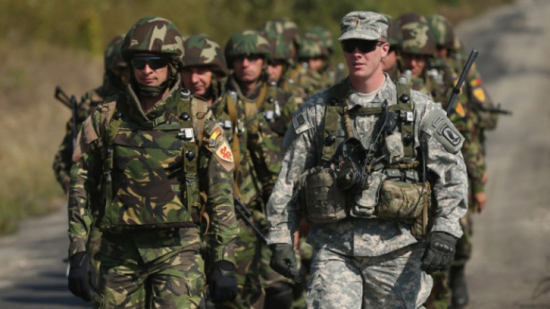 Трупа ли НАТО въоръжени сили на границата на Беларус?