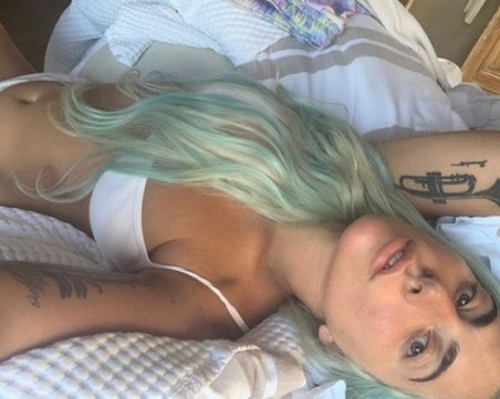 Лейди Гага трупа лайкове с нов цвят на косата