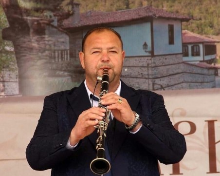 Музикант от оркестър 