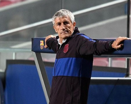 Официално! Барса изрита треньора